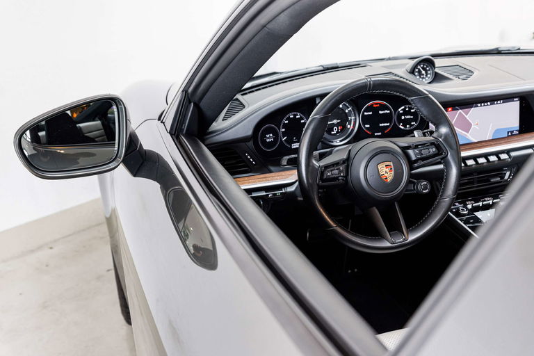 Porsche 992 Carrera 4