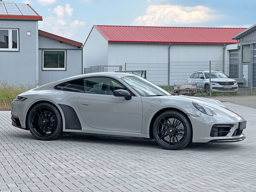 Porsche 992 Carrera GTS