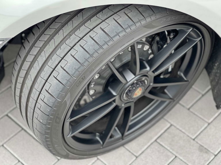 Porsche 992 Carrera GTS