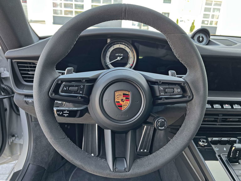 Porsche 992 Carrera GTS