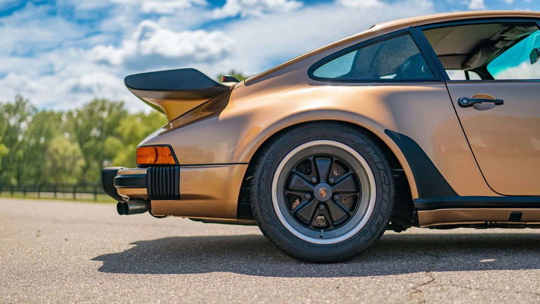 Porsche 911 Turbo 3.3 (US)