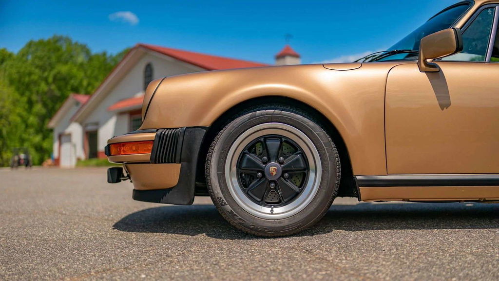 Porsche 911 Turbo 3.3 (US)