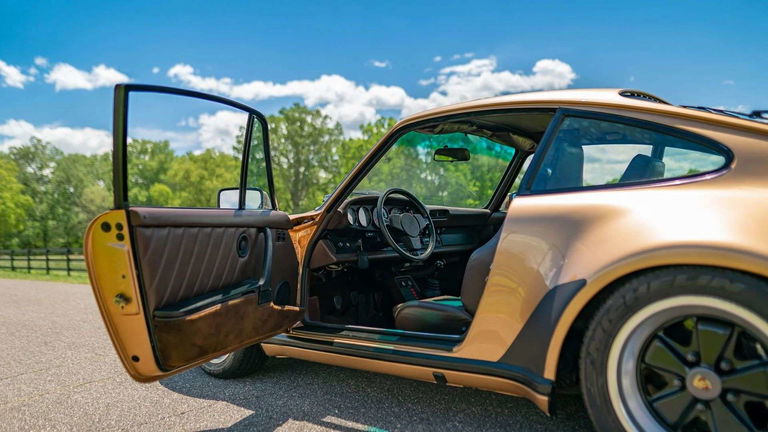 Porsche 911 Turbo 3.3 (US)