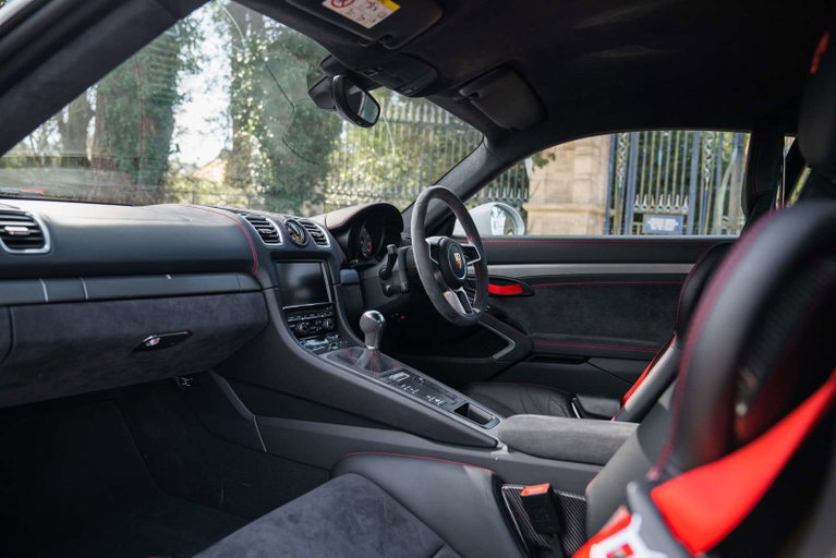 Porsche 981 Cayman GT4