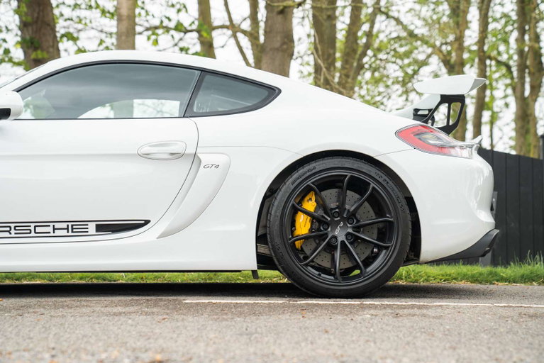 Porsche 981 Cayman GT4