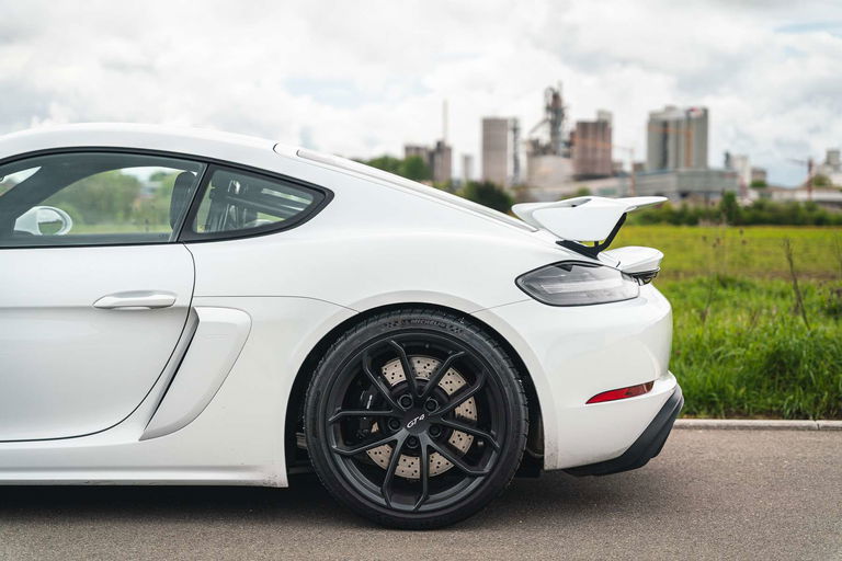 Porsche 718 Cayman GT4