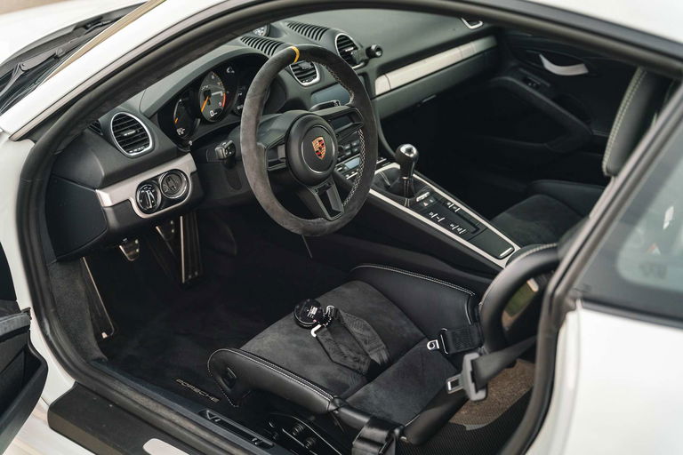 Porsche 718 Cayman GT4