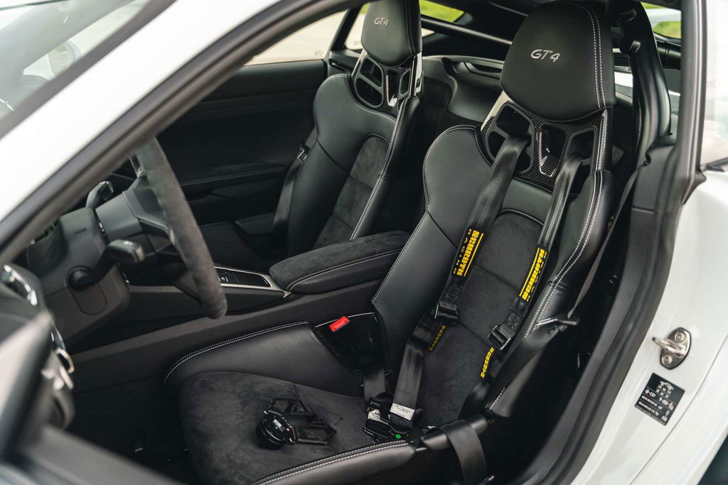 Porsche 718 Cayman GT4