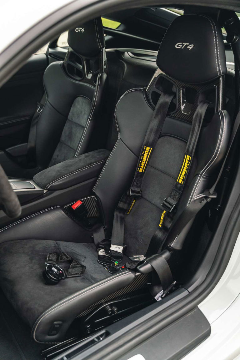 Porsche 718 Cayman GT4