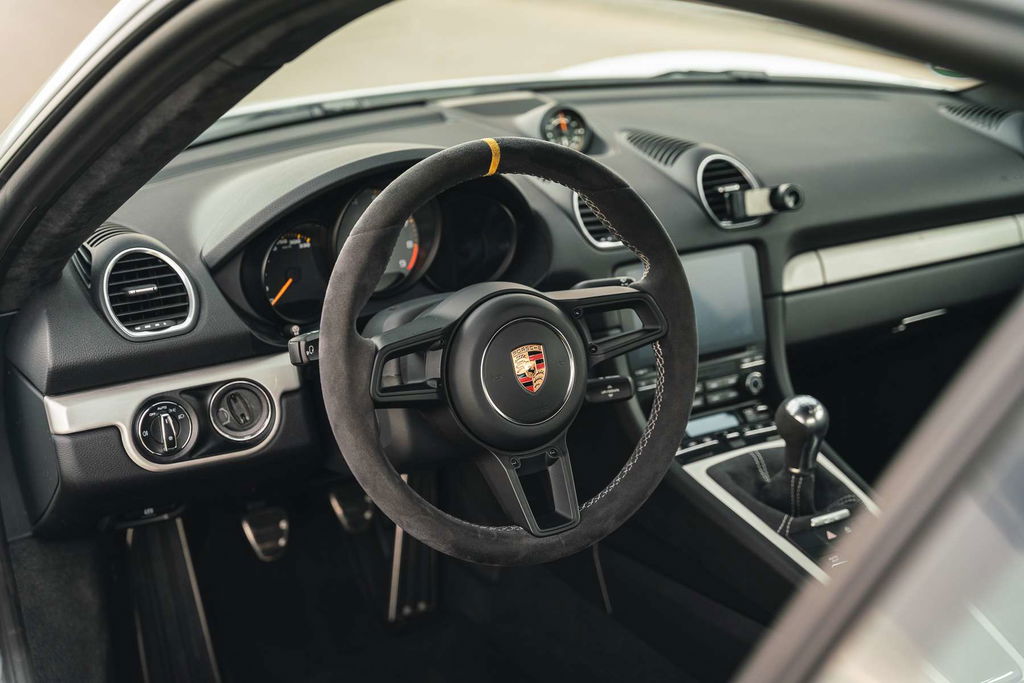 Porsche 718 Cayman GT4