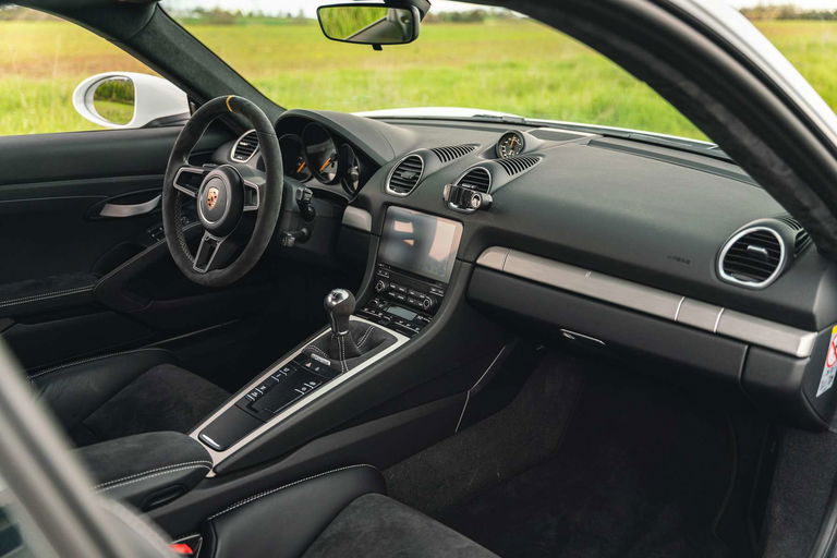 Porsche 718 Cayman GT4