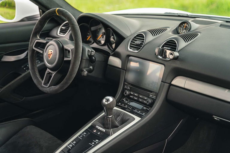 Porsche 718 Cayman GT4