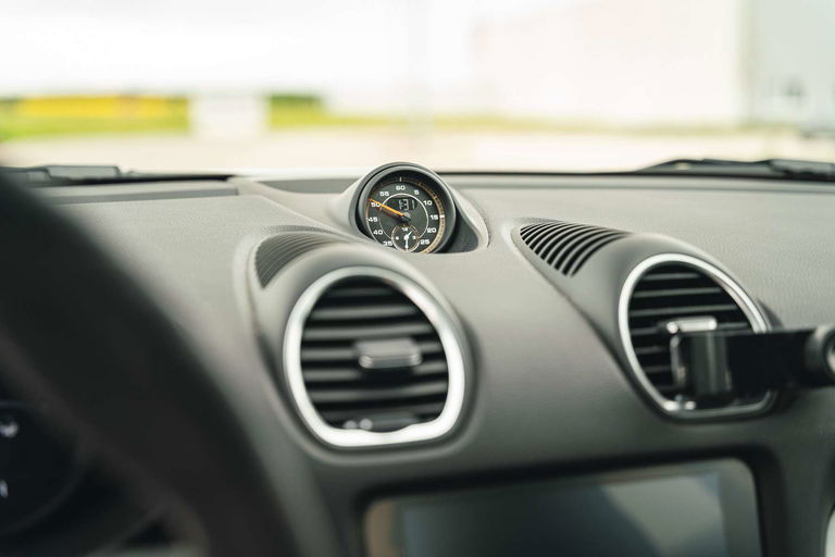 Porsche 718 Cayman GT4