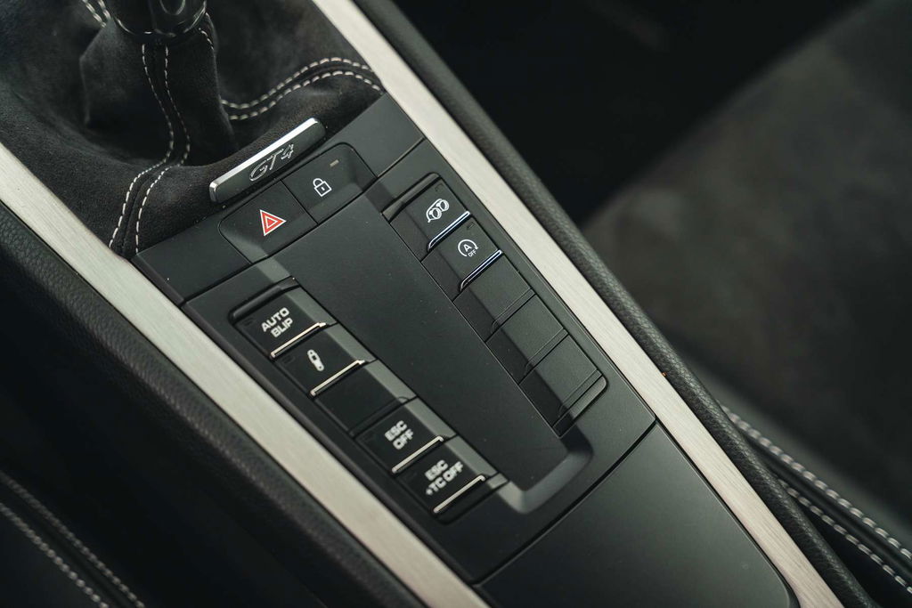 Porsche 718 Cayman GT4