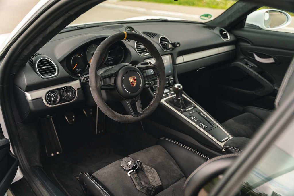 Porsche 718 Cayman GT4