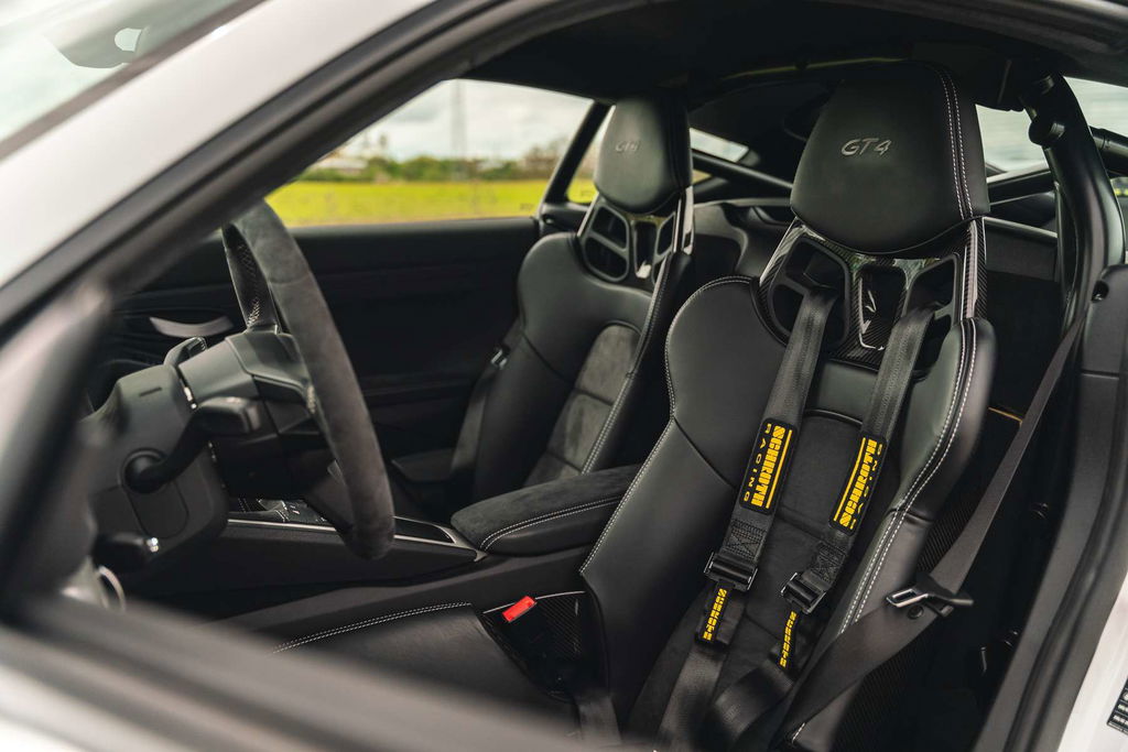 Porsche 718 Cayman GT4