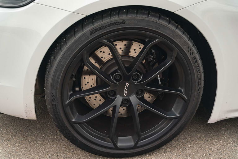 Porsche 718 Cayman GT4