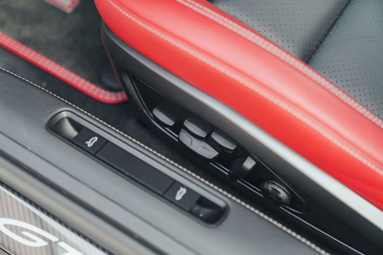 Porsche 992 GT3 Touring