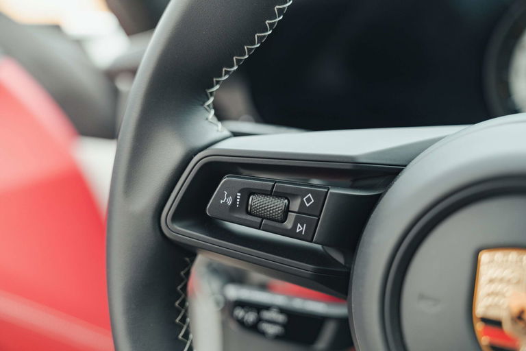 Porsche 992 GT3 Touring