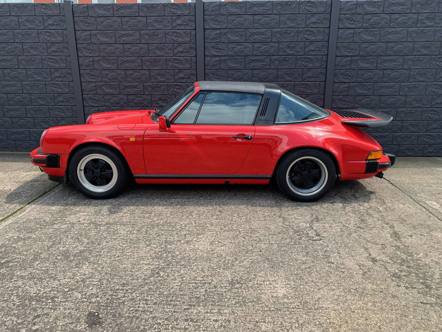 Porsche 911 Carrera 3.2 1988 - elferspot.com - Marketplace for