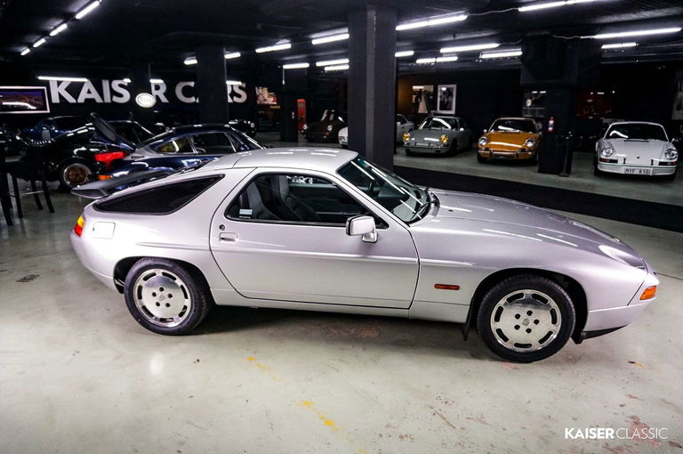Porsche 928 S4