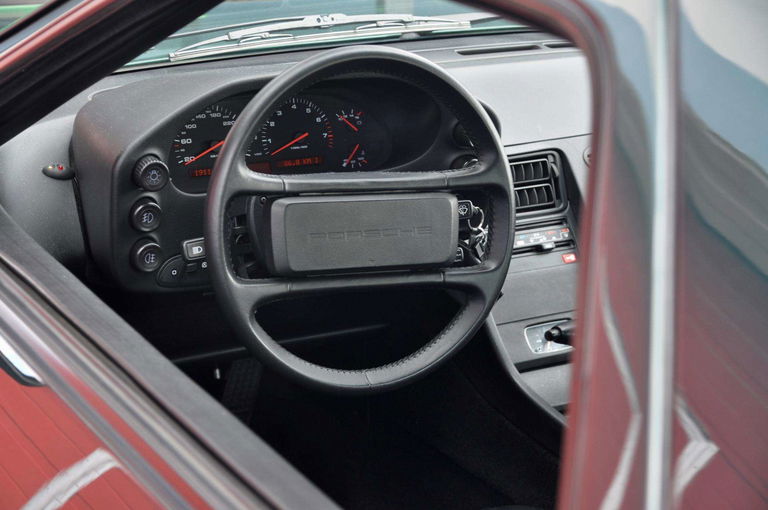 Porsche 928 S4