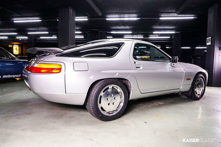 Porsche 928 S4