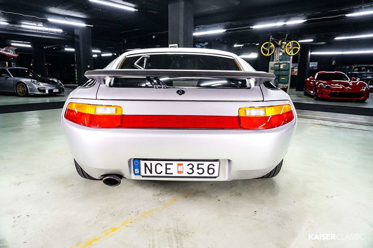 Porsche 928 S4