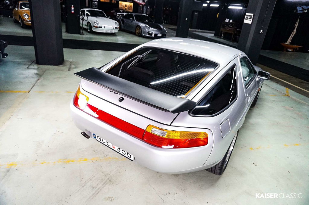 Porsche 928 S4
