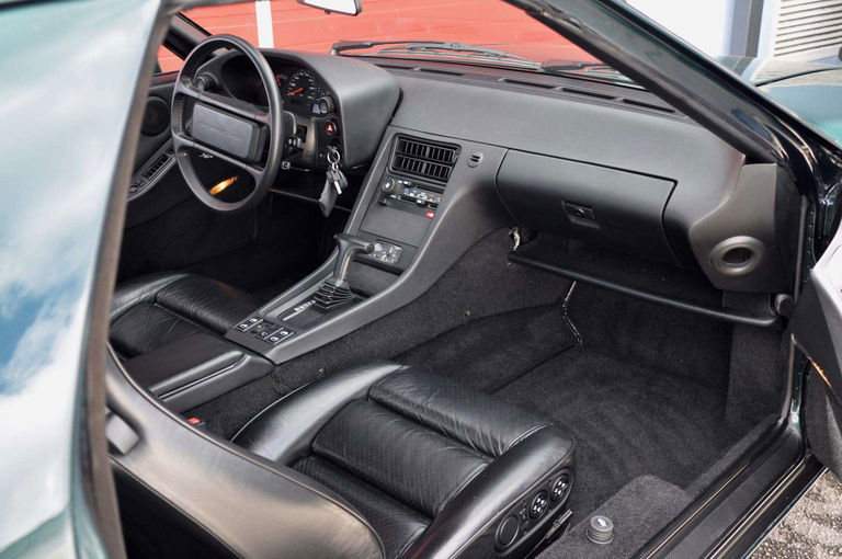 Porsche 928 S4
