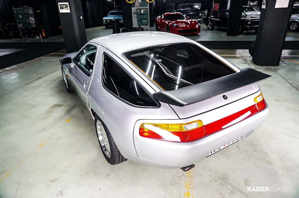 Porsche 928 S4