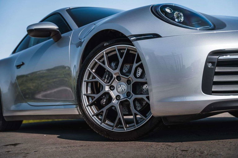 Porsche 992 Carrera 4