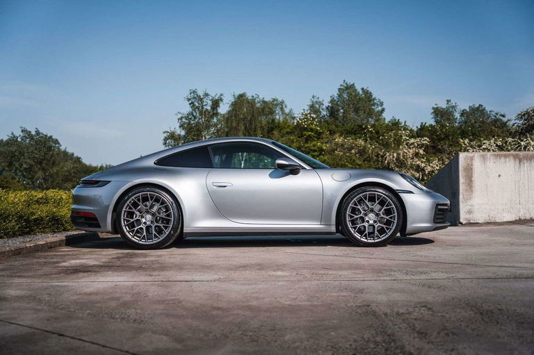 Porsche 992 Carrera 4