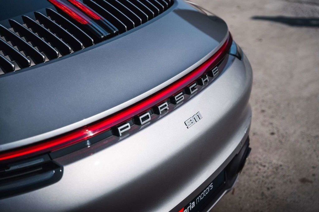Porsche 992 Carrera 4