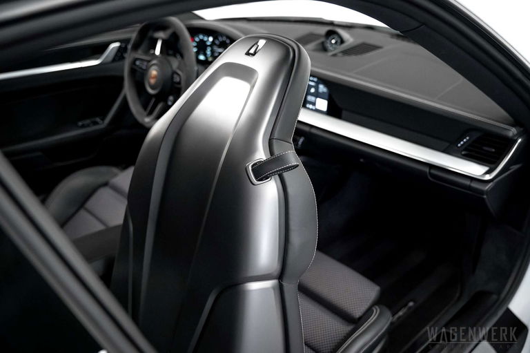 Porsche 992 Carrera 4S