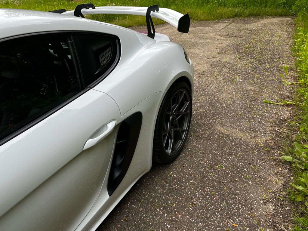 Porsche 718 Cayman GT4 RS