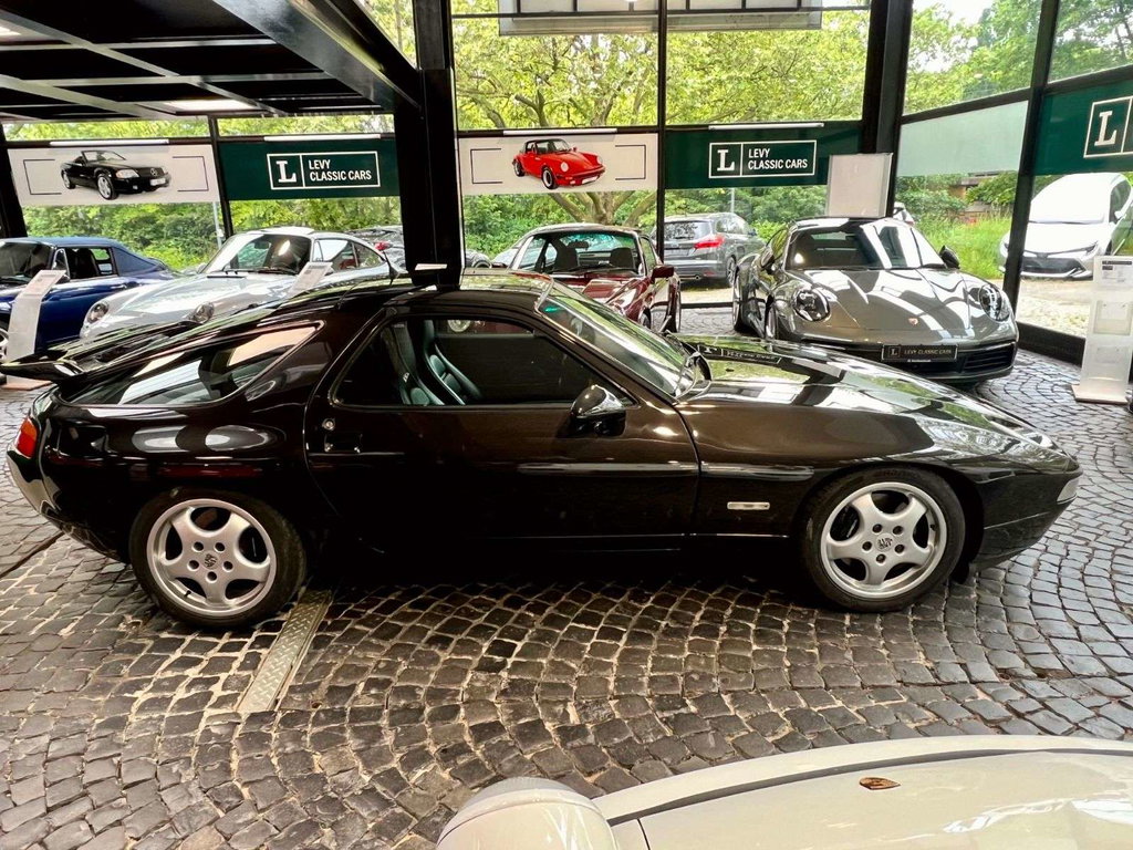 Porsche 928 GTS