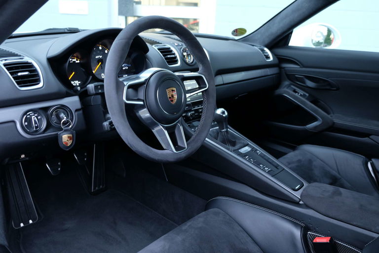 Porsche 981 Cayman GT4