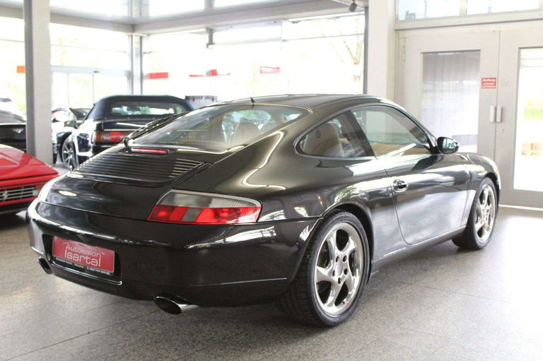 Porsche 996 Carrera 4 Millennium Edition