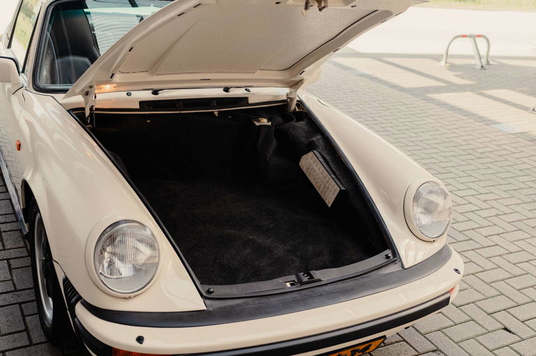 Porsche 911 Carrera 3.2 (US)