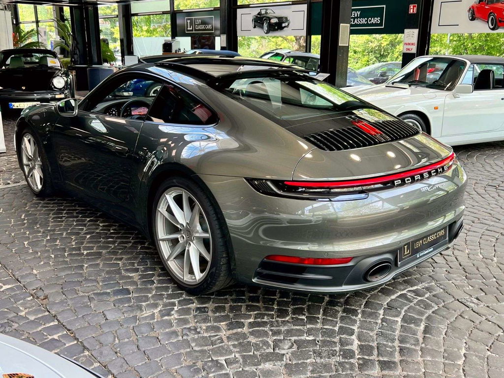 Porsche 992 Carrera