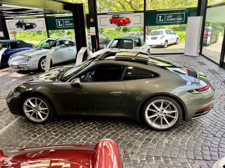 Porsche 992 Carrera