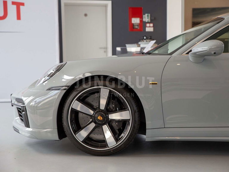 Porsche 992 Sport Classic