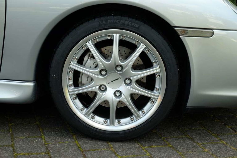 Porsche 996 Carrera 4