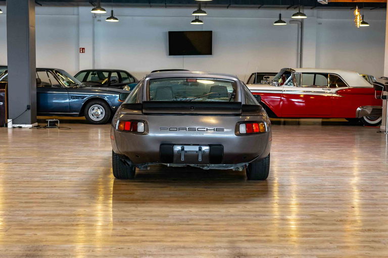 Porsche 928 S