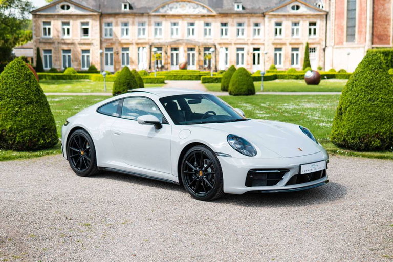 Porsche 992 Carrera