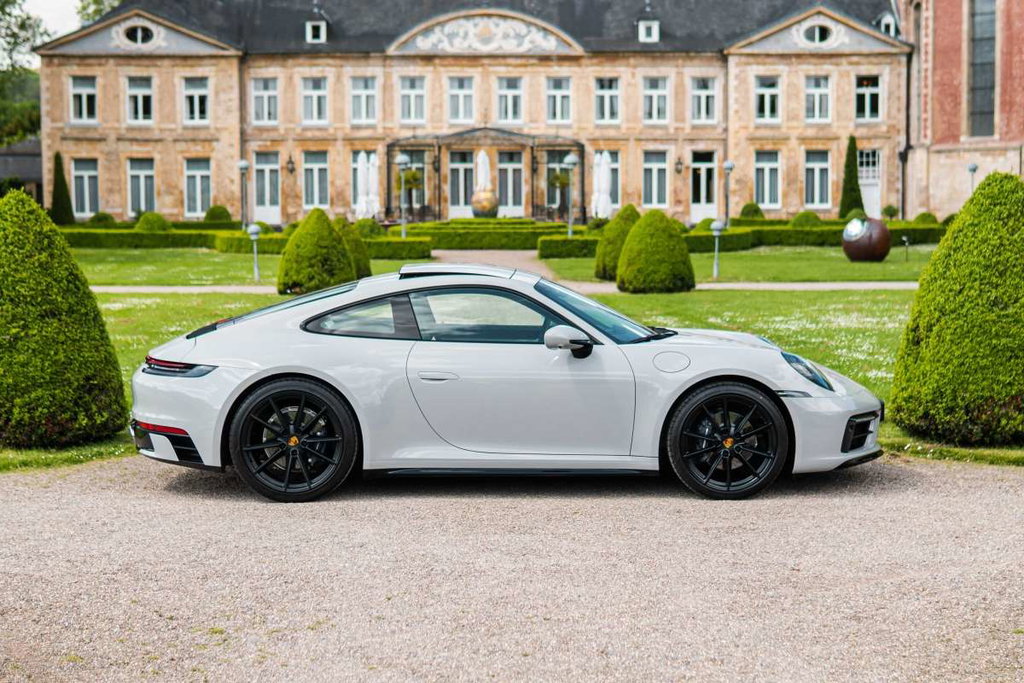 Porsche 992 Carrera