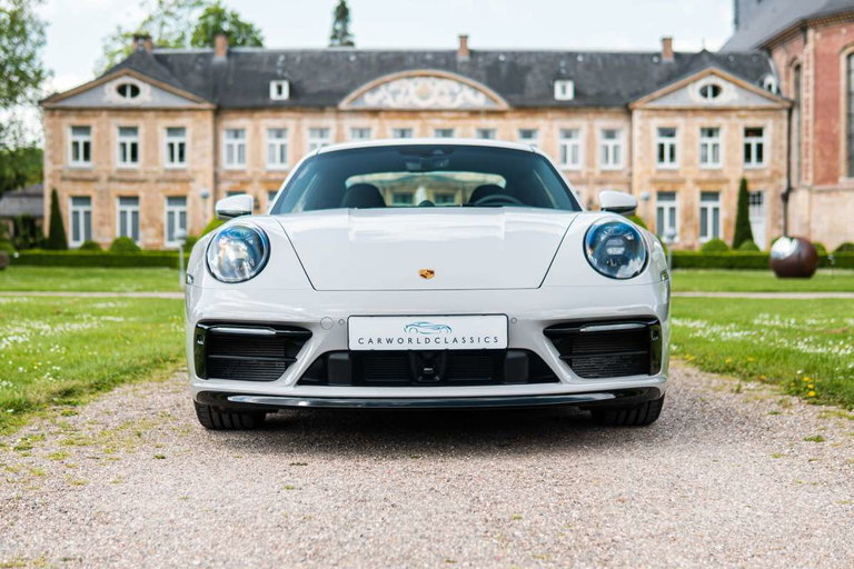 Porsche 992 Carrera