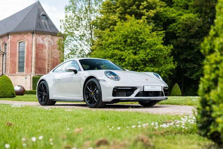 Porsche 992 Carrera
