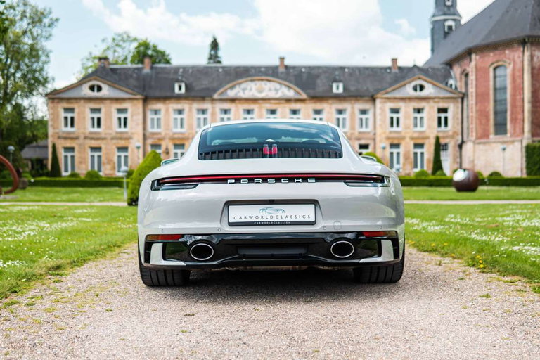 Porsche 992 Carrera